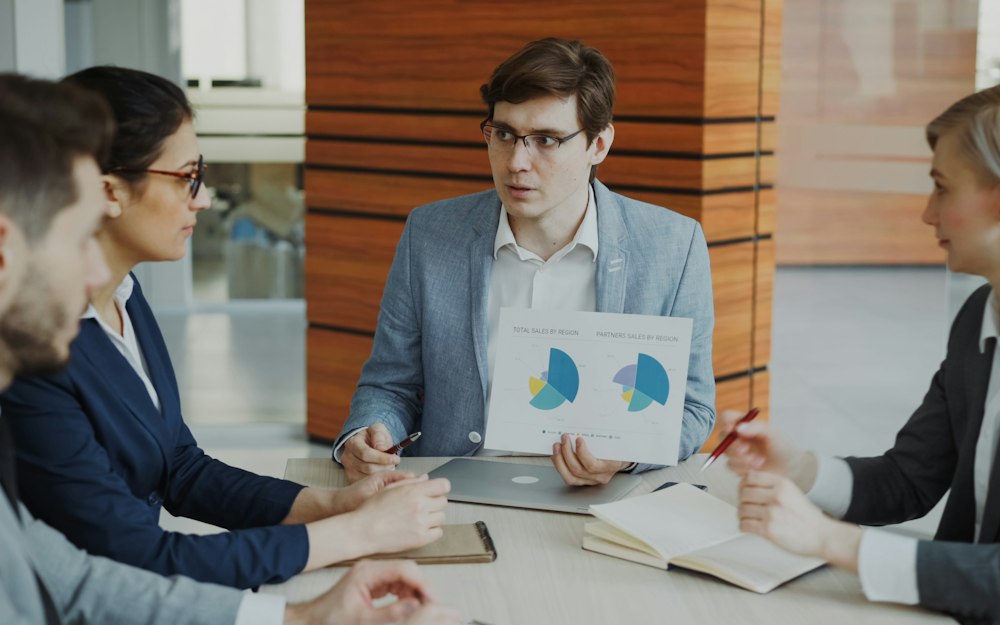 Security consultants in overleg
