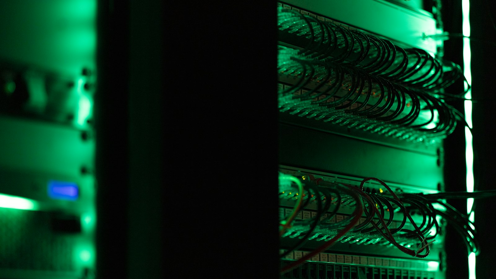 Serverruimte met netwerkapparatuur